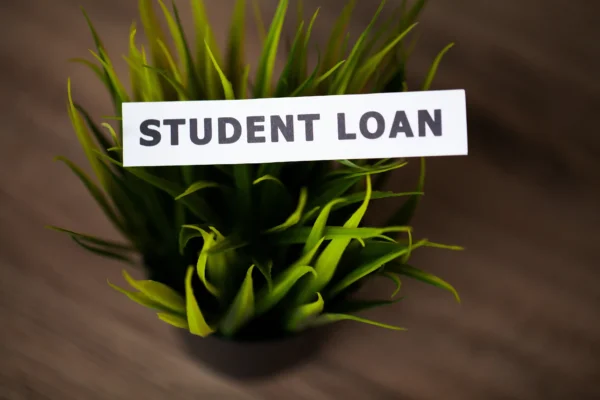 How Do You Choose The Best Student Loan Provider?